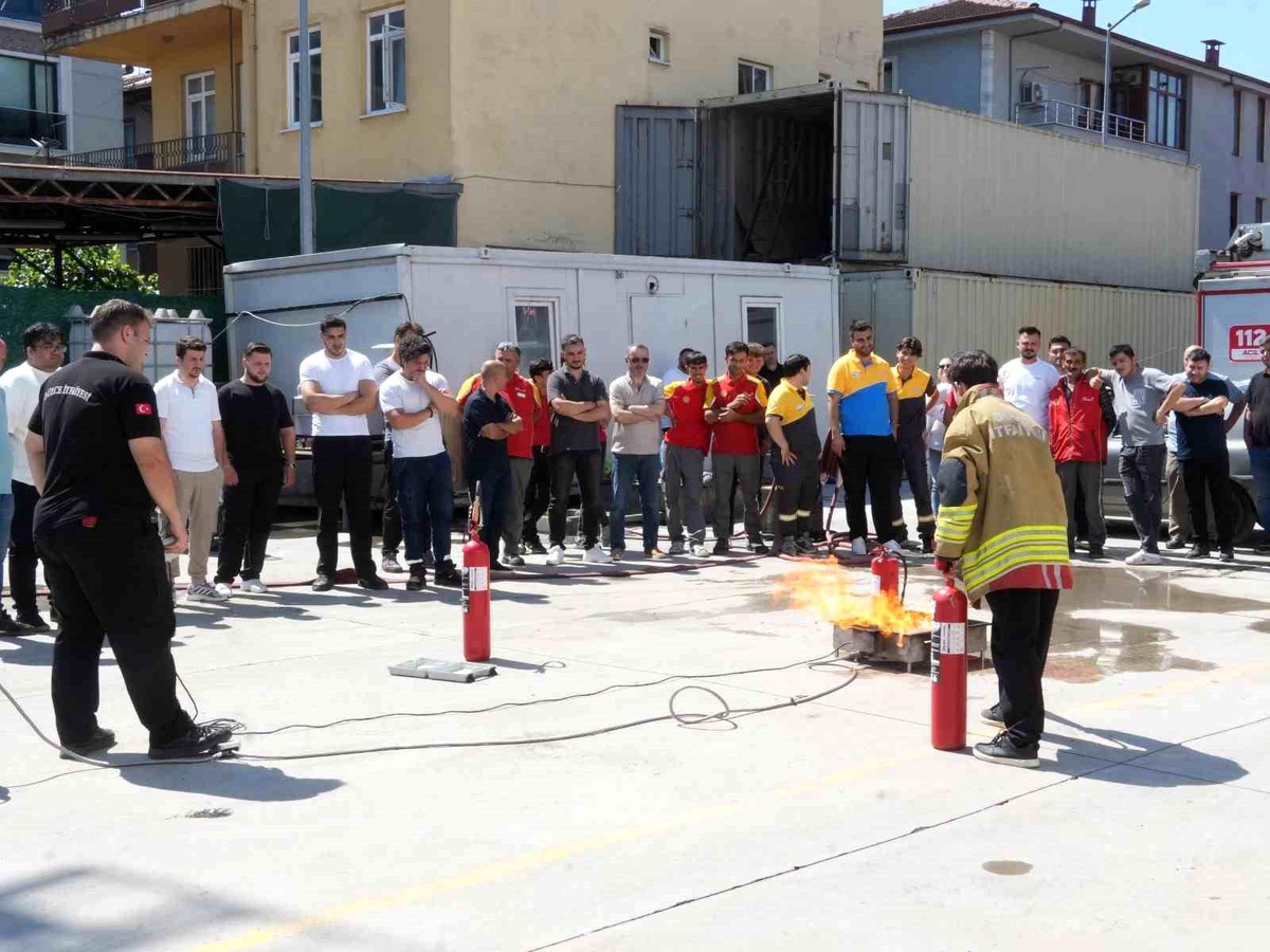 Akaryakıt istasyonu çalışanlarına yangın güvenliği eğitimi