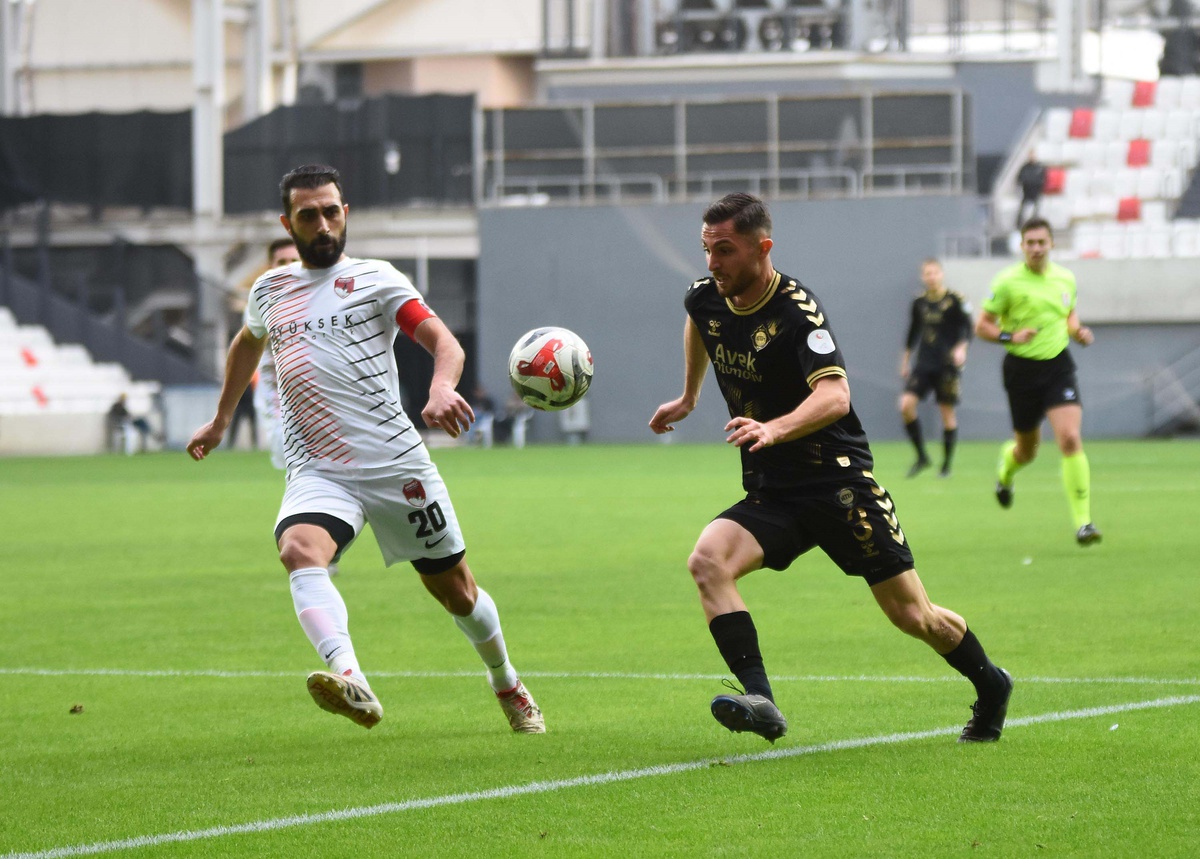 Altay\'da Genç Futbolcudan İhtarname