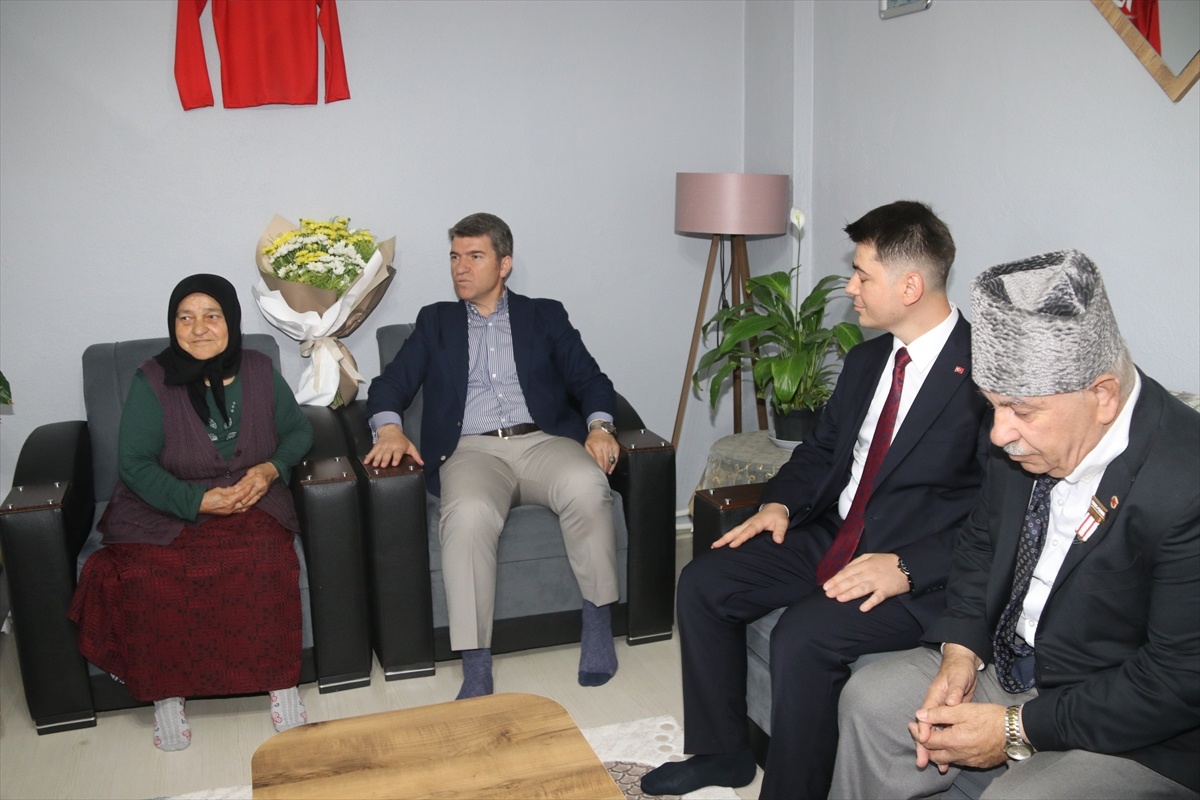 Vali Bakan, Kıbrıs Şehidi Lütfi Aras\'ın Ailesini Ziyaret Etti