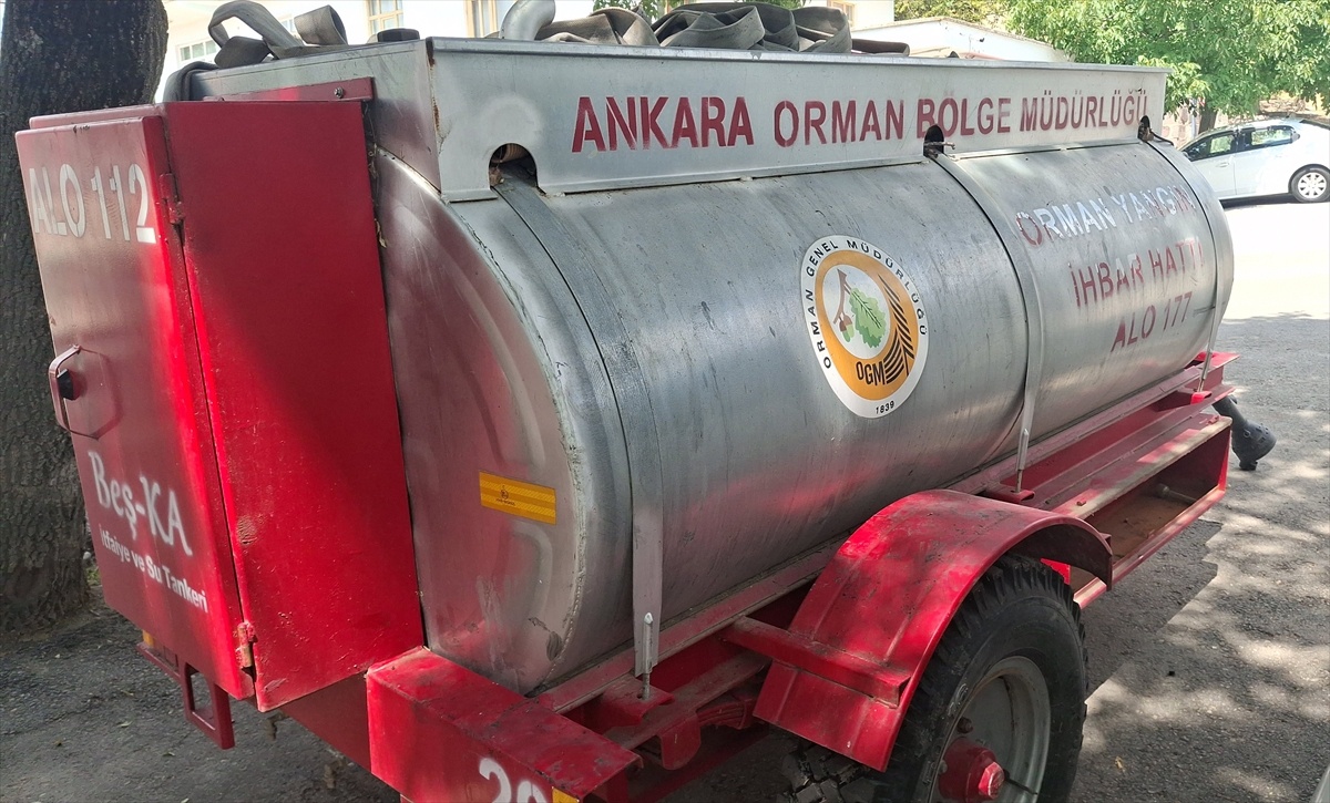 Beypazarı\'nda Yangın Öncesi Su Tankeri Dağıtımı