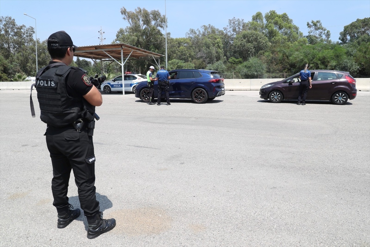 Antalya\'da 242 Şüpheli Tutuklandı