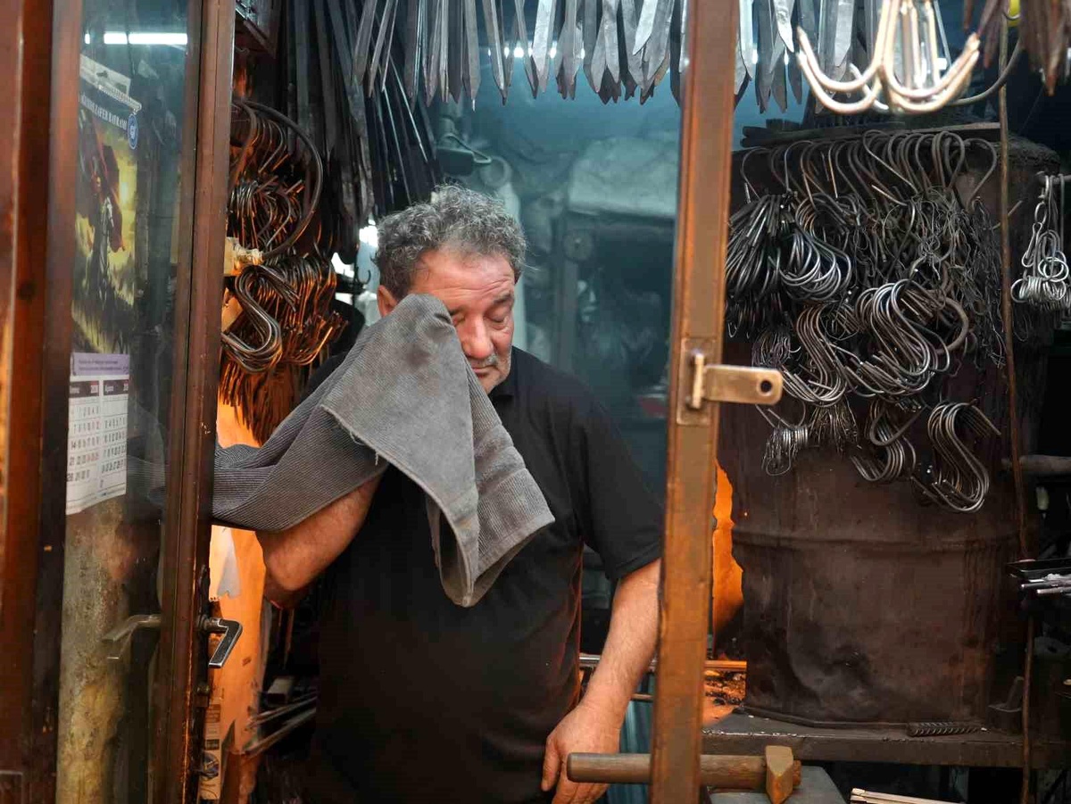 Kebap Şiş Ustası Yıllardır Sıcakla Mücadele Ediyor