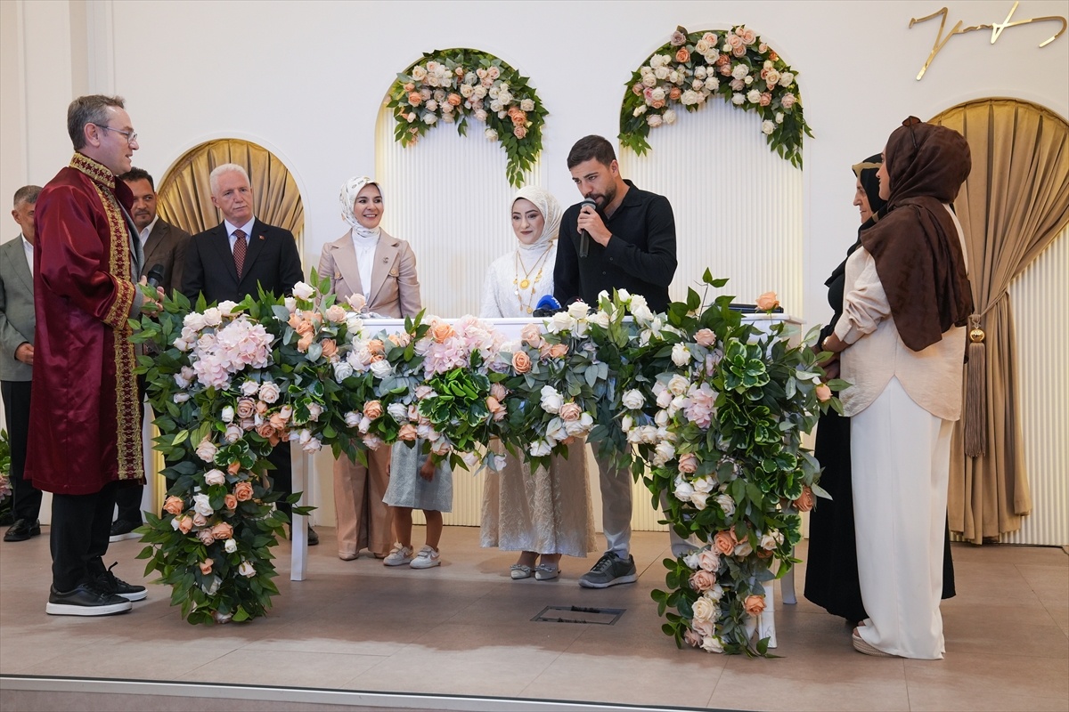 Bakan Göktaş, 100 bininci çiftin nikah şahidi oldu