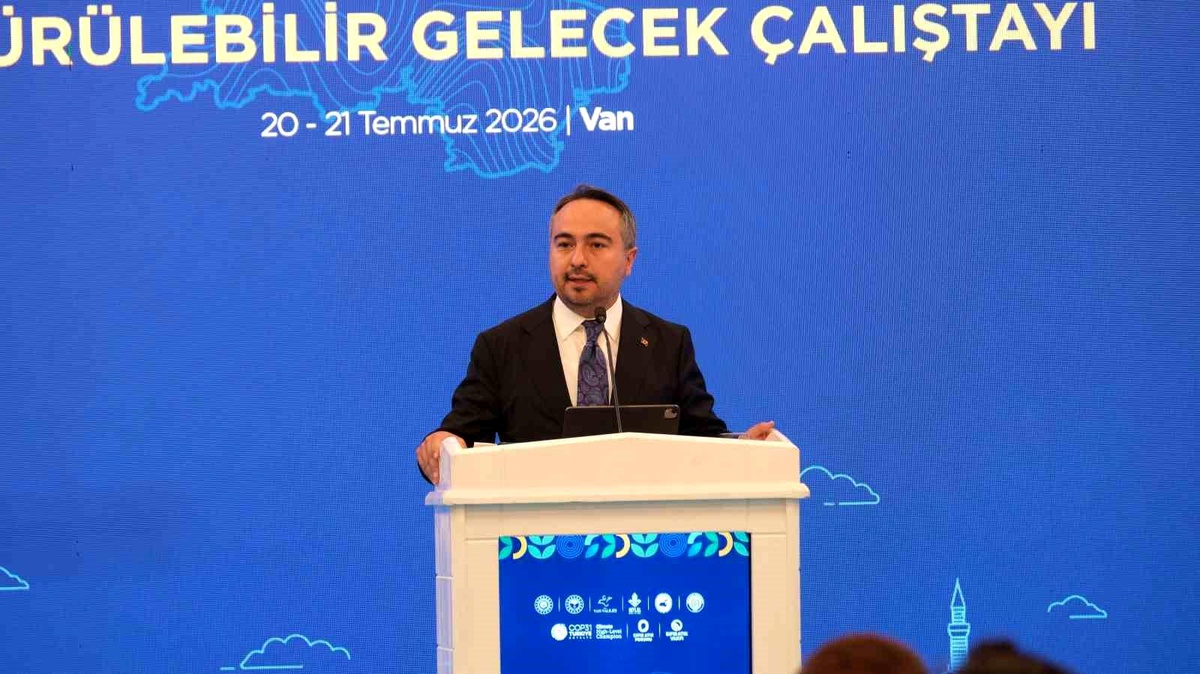 Bakan Yardımcısı Burak Demiralp: "Van Gölü\'nde yılların biriktirdiği kirlilik yüküne neşter vurduk"