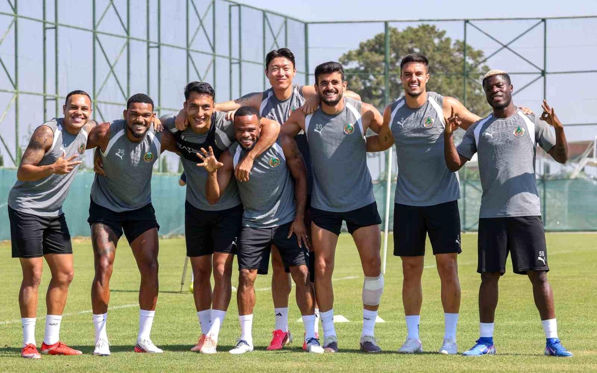 Alanyaspor, Burdur\'da Yeni Sezon Kampına Devam Ediyor
