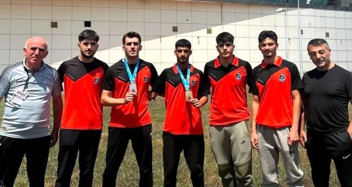 Darıcalı karateciler Samsun\'dan 4 madalyayla döndü