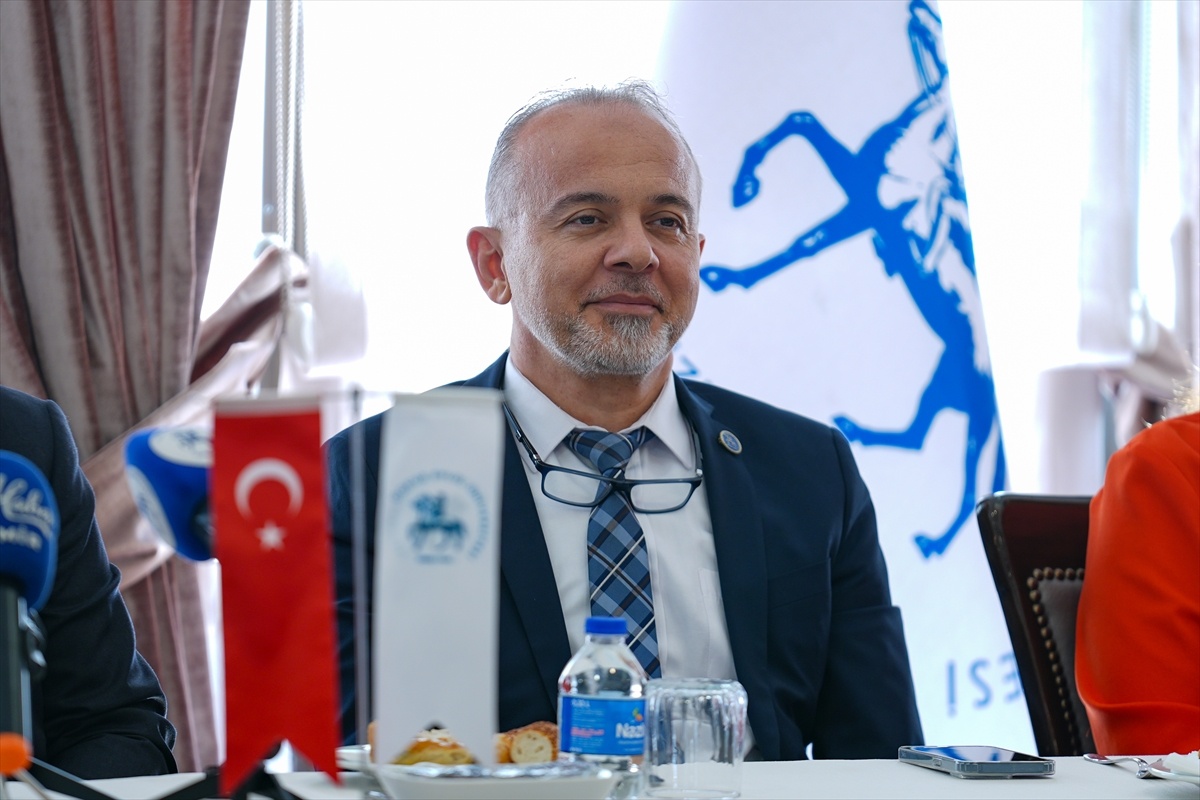 DEÜ\'de Yeni İngilizce Programlar Tanıtıldı