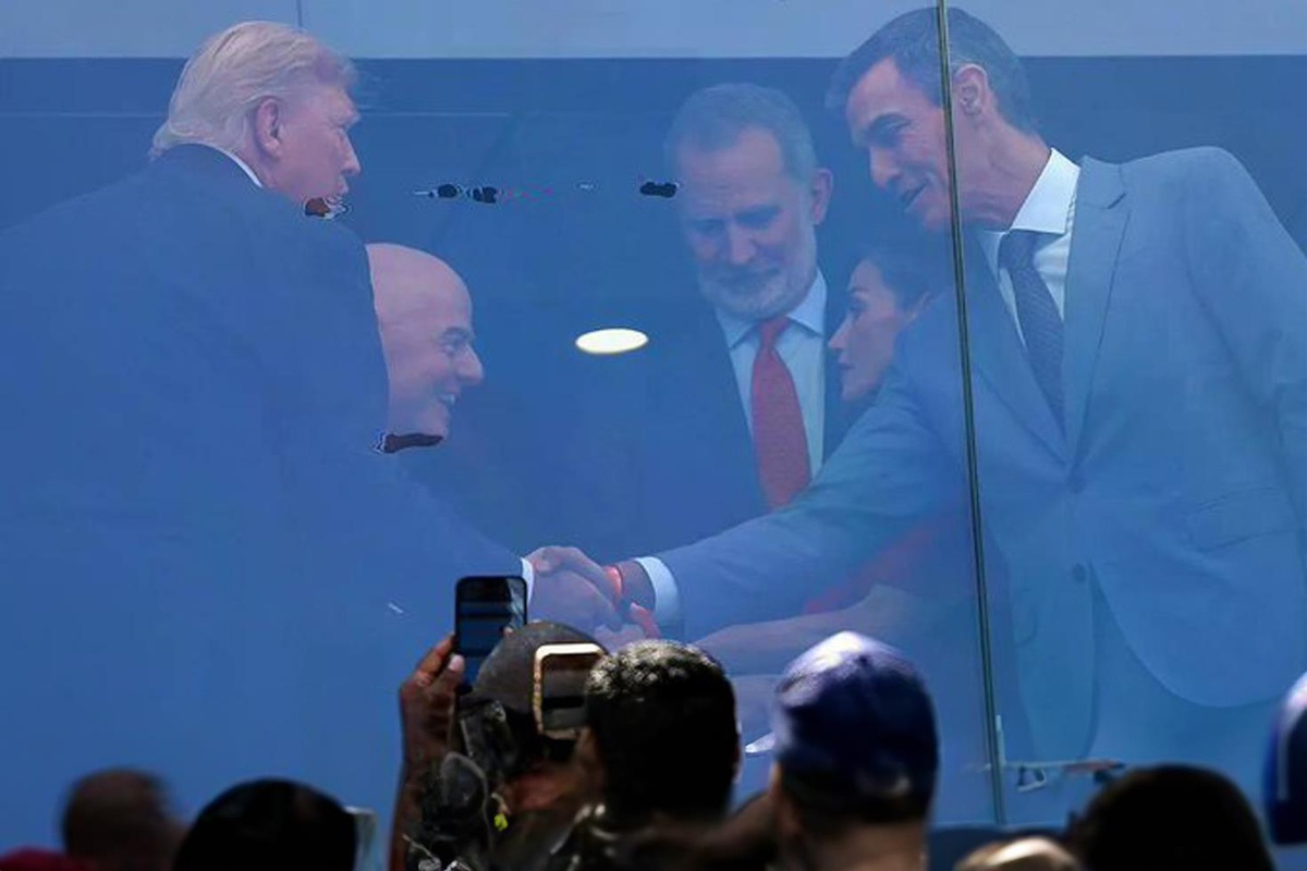 Dünya şaşkın! Trump ile Sanchez\'den beklenmeyen kare
