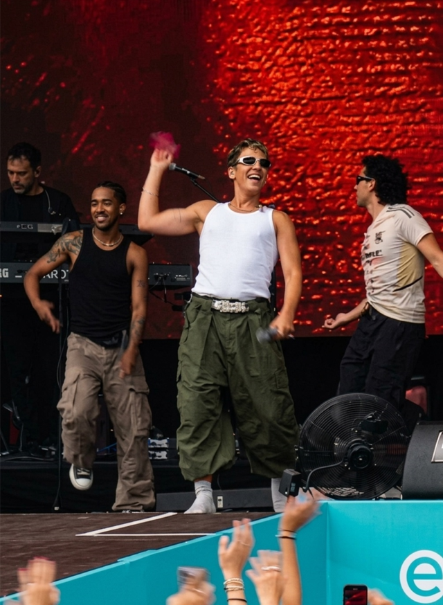 Edis Lollapalooza'da halay çekti: <a class='keyword-sd' href='/dunya/' title='Dünya'>Dünya</a> sahnesinde Türk rüzgarı