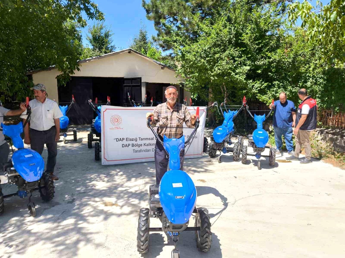 Palu\'da Çiftçilere Hibe Tarım Ekipmanları Dağıtıldı