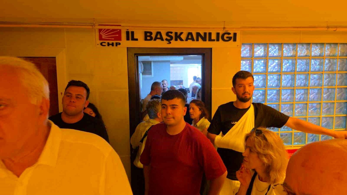 CHP\'de Başkan Değişimi: Özdağ Görevden Alındı