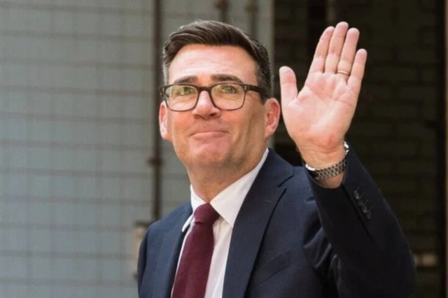 İngiltere'nin yeni Başbakanı Andy Burnham oldu