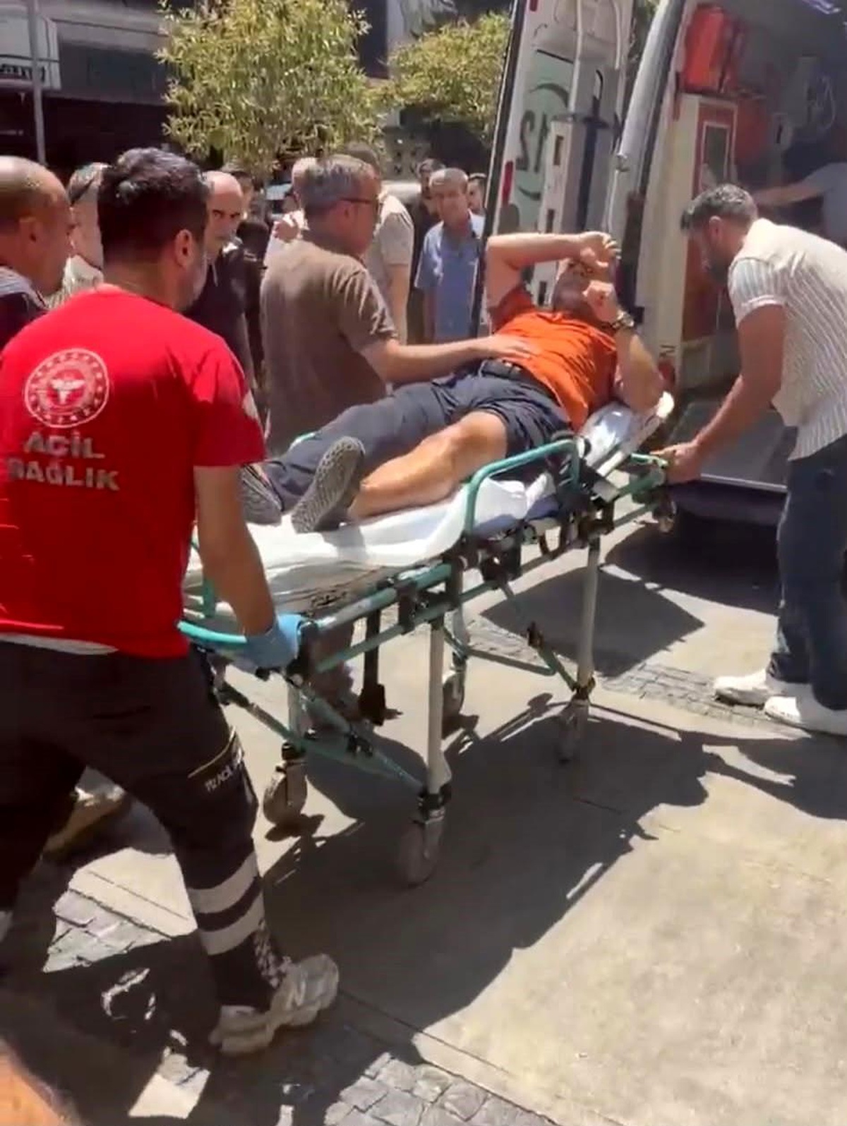 İzmir\'de Silahlı Saldırı: 1 Yaralı, 1 Gözaltı