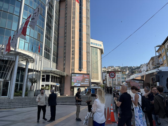 İzmit Belediyesi'ne operasyon! Başkan Fatma Kaplan Hürriyet ve eşi gözaltına alındı