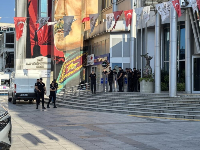 İzmit Belediyesi'ne operasyon! Başkan Fatma Kaplan Hürriyet ve eşi gözaltına alındı