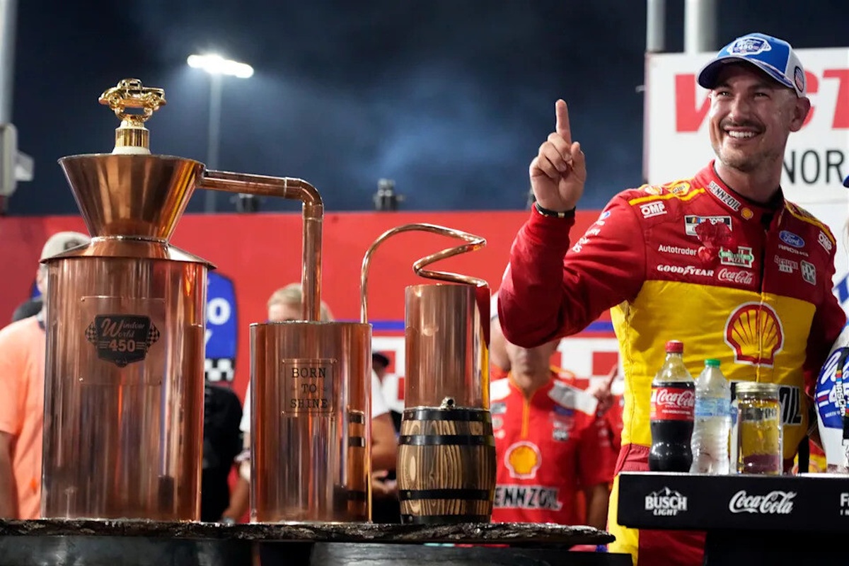 Logano, İki Yıl Sonra Galibiyetle Döndü