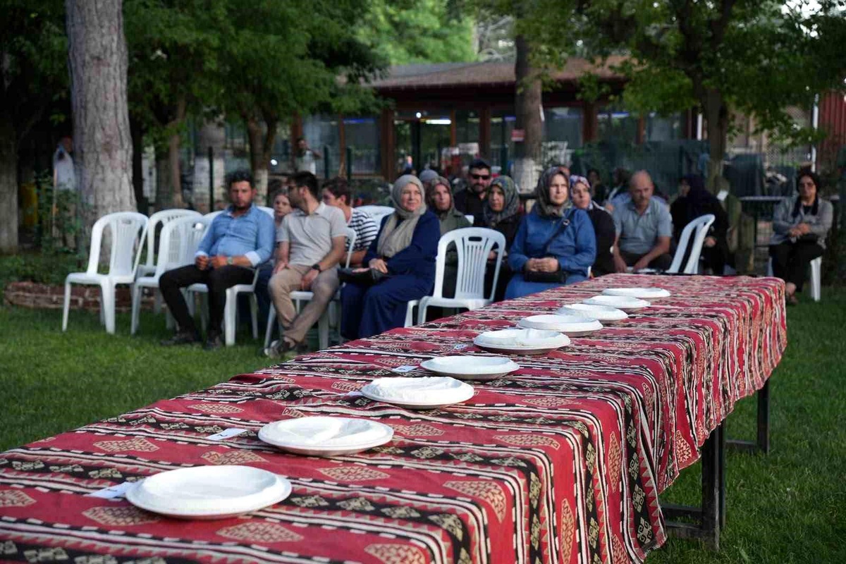 Bolvadin\'de Geleneksel Kaymak Yarışması