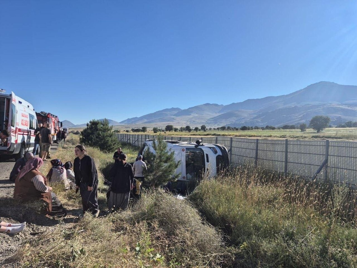 Tarım İşçilerini Taşıyan Araç Kaza Yaptı