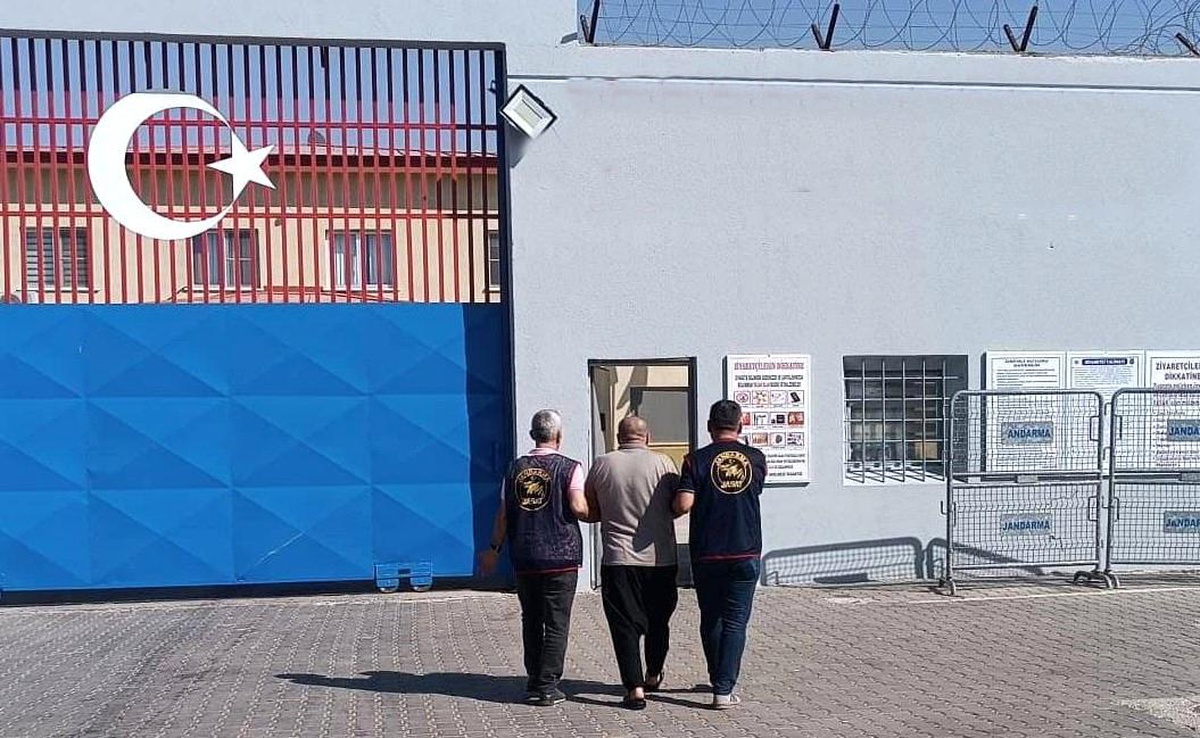 Gaziantep’te 10 yıl hapis cezasıyla aranan uyuşturucu sanığı yakalandı