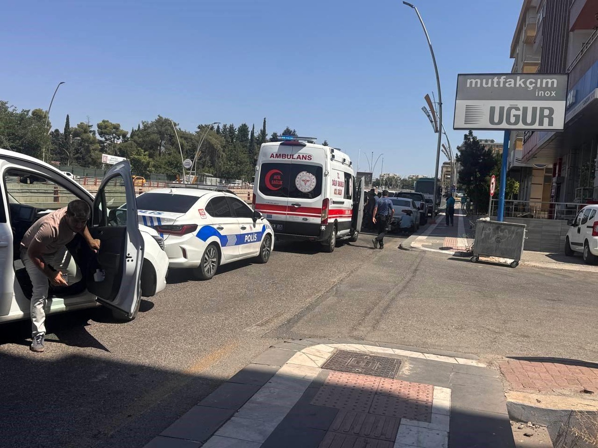 Şanlıurfa\'da Motosiklet Kazası: Sürücü Yaralandı
