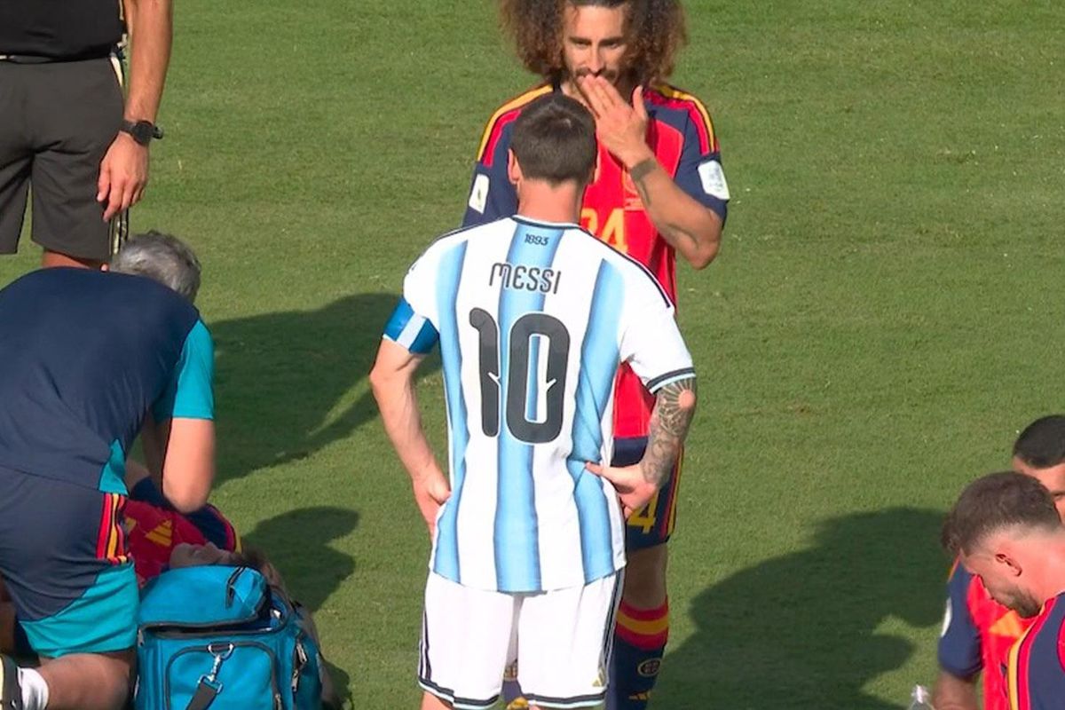 Maçın önüne geçen an! Messi ağzını kapatarak konuşan Cucurella için kırmızı kart bekledi