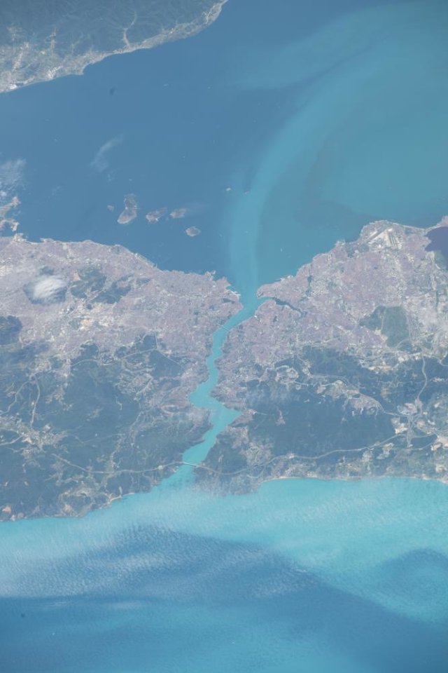 NASA'nın İstanbul görüntüleri hayran bıraktı! Boğaz turkuaza büründü