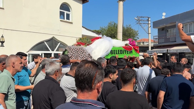 15 yaşındaki Eda, son yolculuğuna gelinlikle uğurlandı