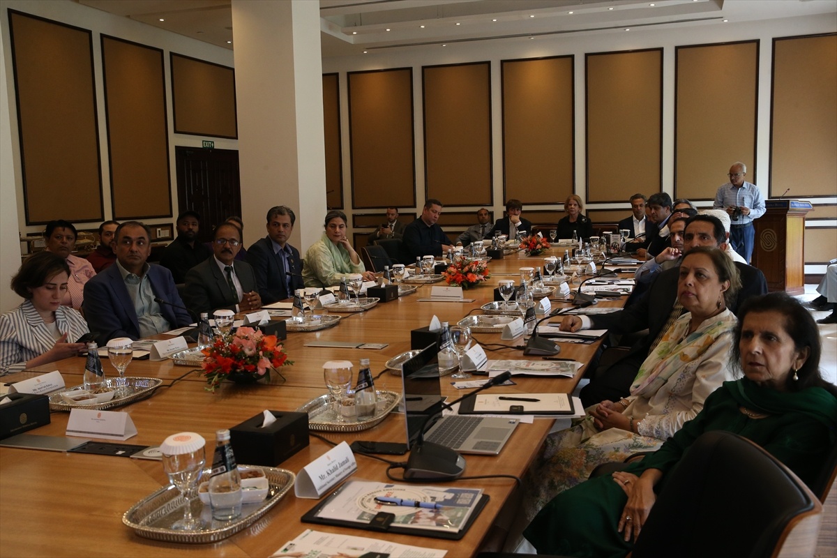 Pakistan\'da Madde Bağımlılığı Toplantısı