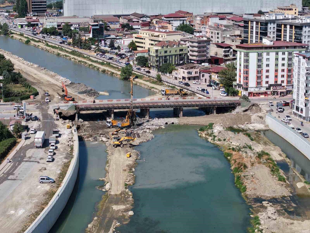 100. Yıl Köprüsü Trafiğe Kapandı