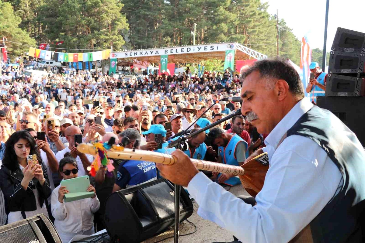 Şenkaya\'da Bal Festivali\'nde rekor katılım: 20 bin kişi Şirankes\'te buluştu