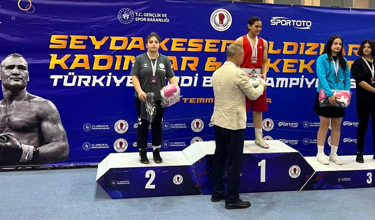 Ecrin Ülkü Asanakut Gümüş Madalya Kazandı