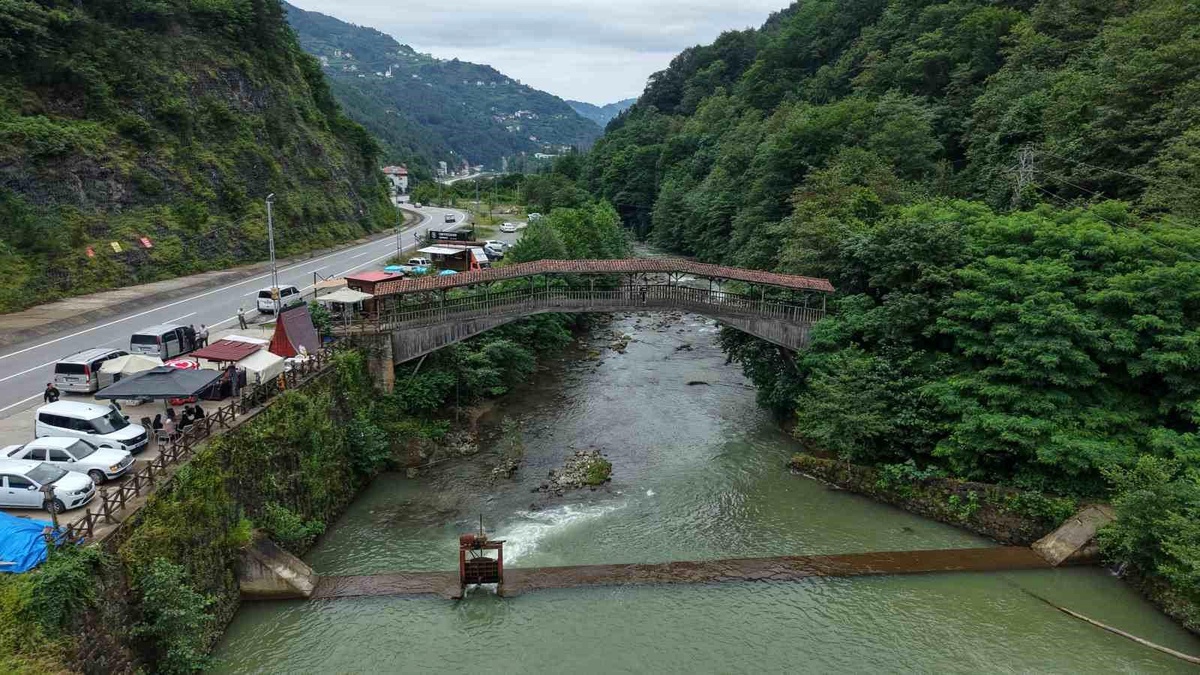 Kiremitli Köprü Turistlerin Gözdesi