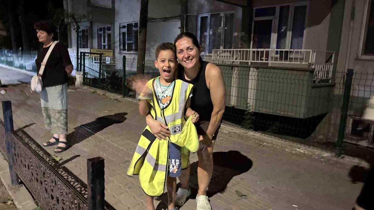 Edirne\'de İşitme Engelli Kardeşlere Polis Sürprizi