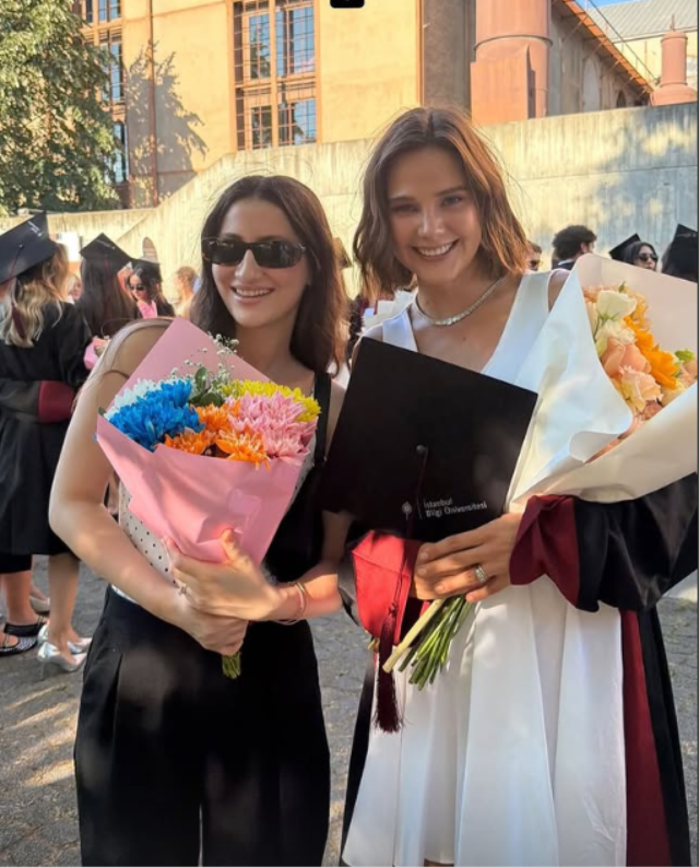 Ünlü oyuncu Alina Boz mezun oldu, diplomasını aldı