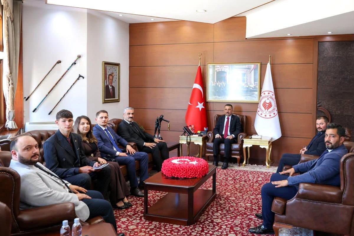 Vali Hacıbektaşoğlu Ülkü Ocaklarını Ağırladı