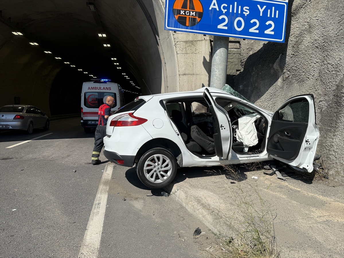 Zonguldak\'ta Tünel Girişi Kaza: Sürücü Ağır Yaralı