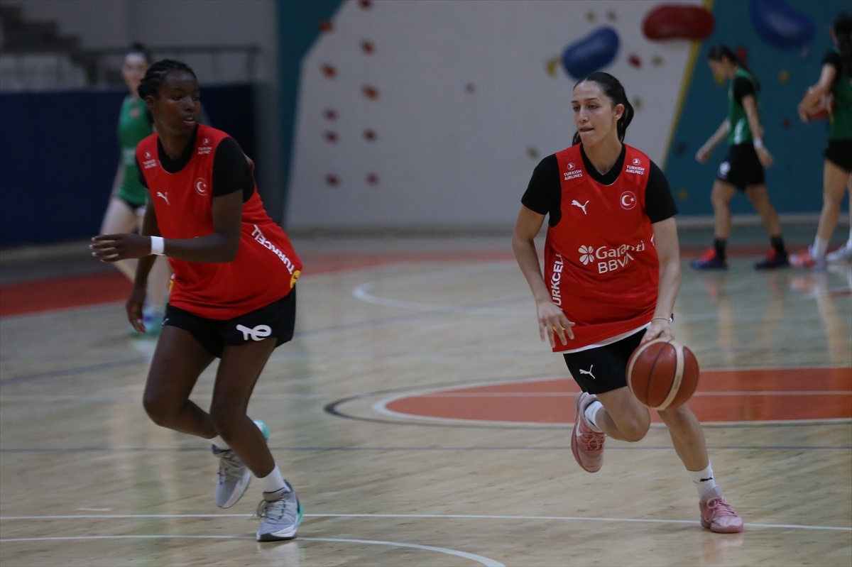 16 Yaş Altı Kız Basketbol Takımı Kampı Tamamlandı