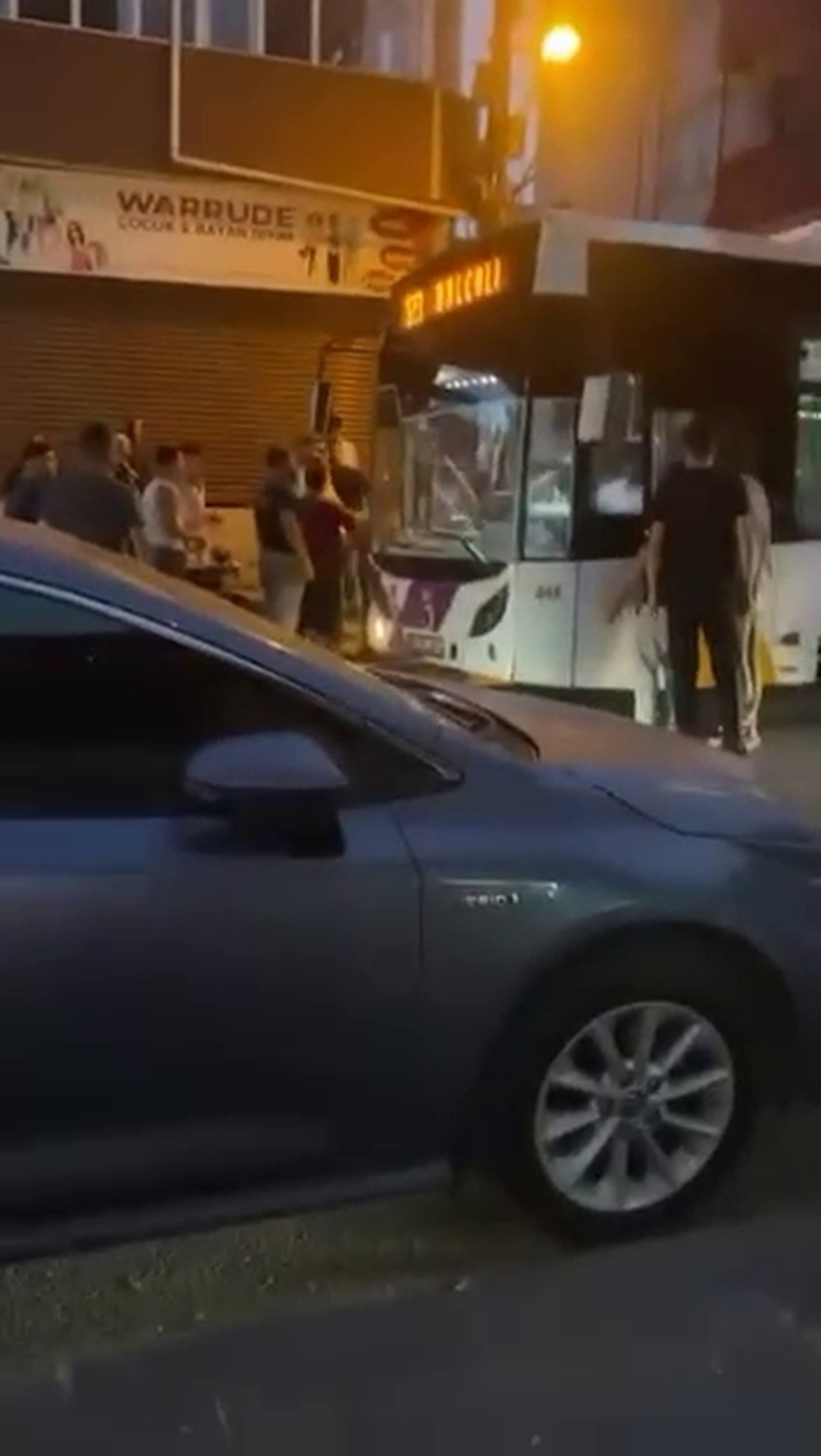Adana\'da otobüs şoförüne 10 kişilik grup saldırdı