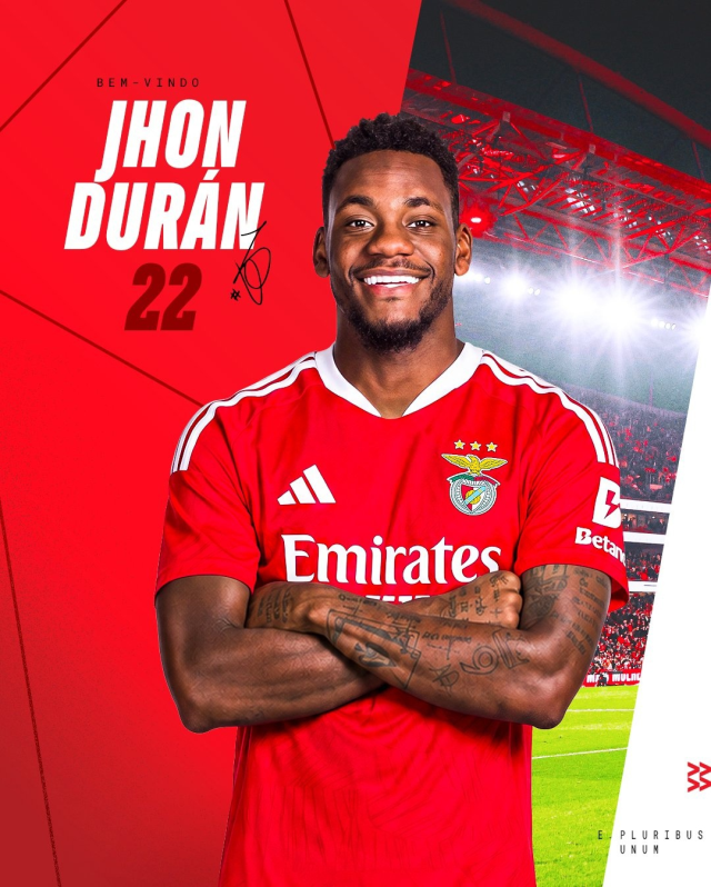 Adı Galatasaray ile anılan Jhon Duran yeni takımının formasını giydi