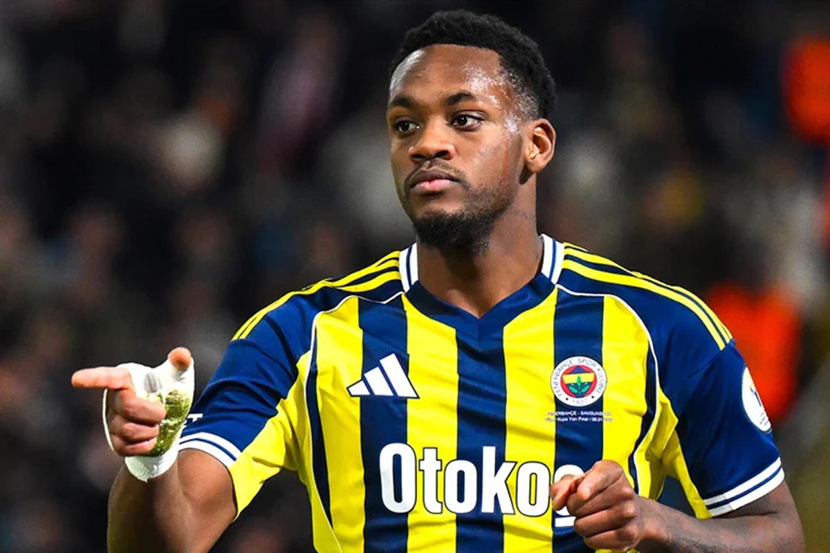Adı Galatasaray ile anılan Jhon Duran yeni takımının formasını giydi