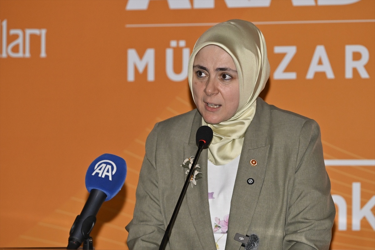 Kadın Liderlik Akademisi\'nde Münazara Kulübü Kapanışı