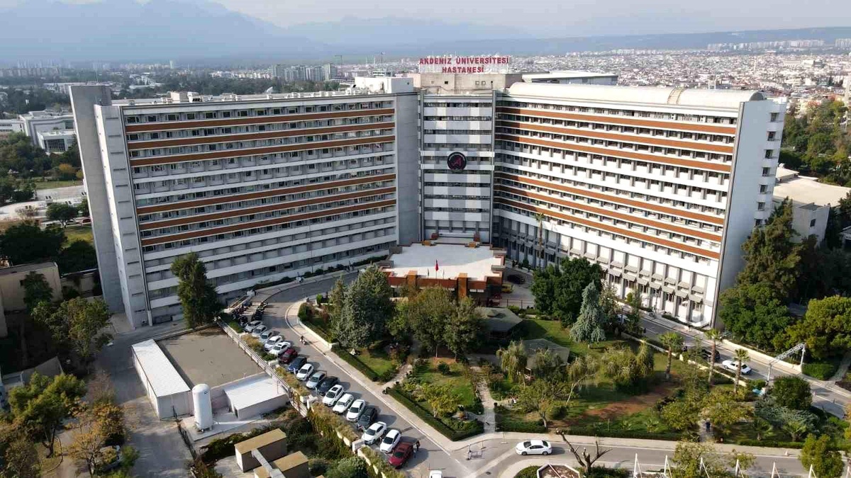 Akdeniz Üniversitesi\'nde Rahim Naklinde Reddedilme
