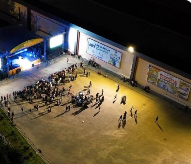 Alanda neden az kişi vardı? İşte olay yaratan konserin perde arkası