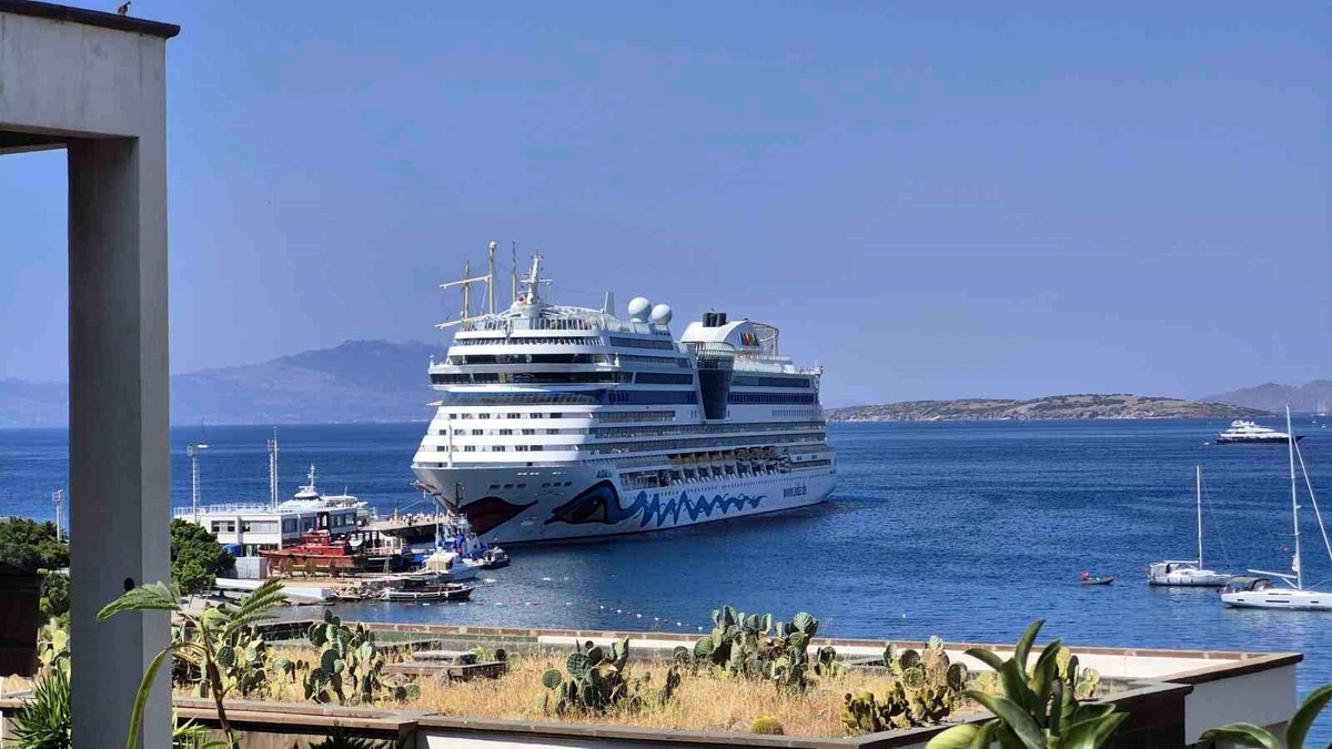 Bodrum'a 2.761 Yolcu Taşıyan 3 Gemi Geldi