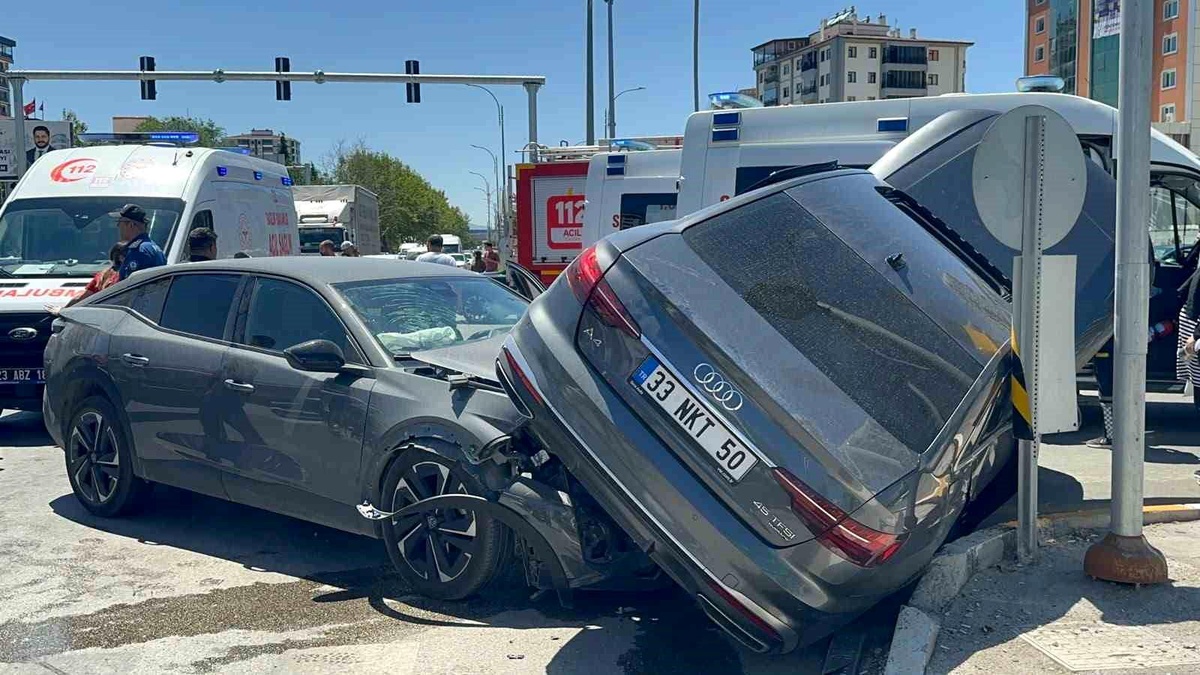 Elazığ\'da Trafik Kazası: 5 Yaralı