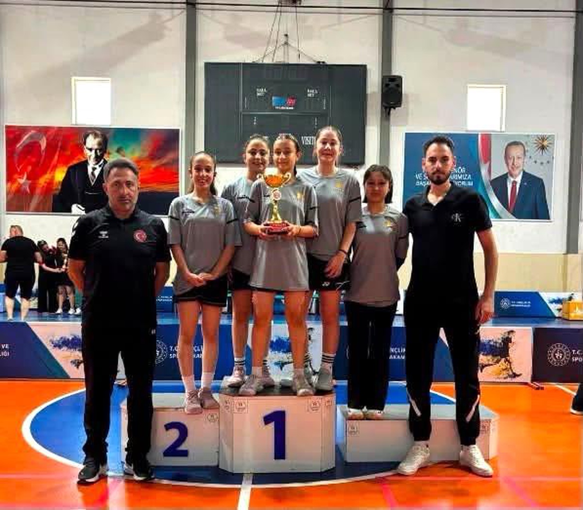 Erzincanlı Badmintoncular Grup Birincisi Oldu