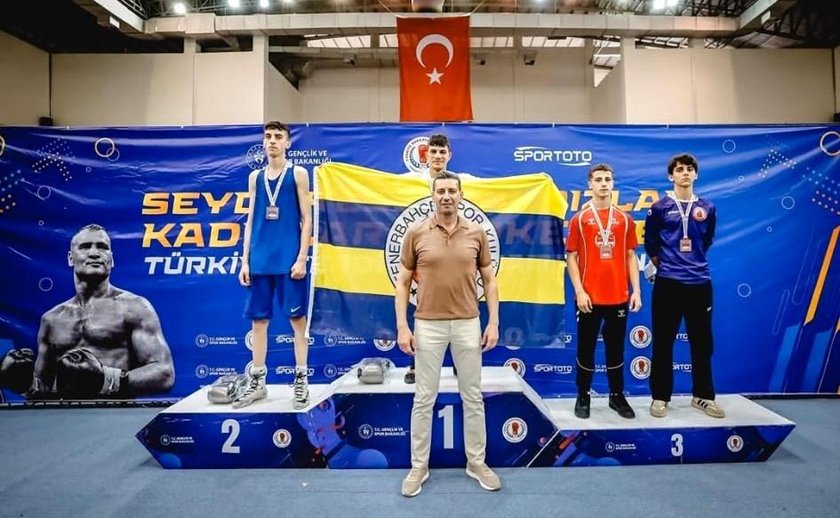 Erzurumlu Boksörler Amasya\'dan Madalya ile Dönüyor