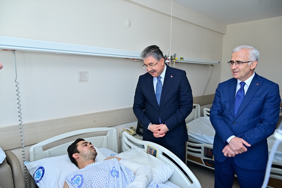 Vali Yılmaz, Yaralı İtfaiyecileri Ziyaret Etti