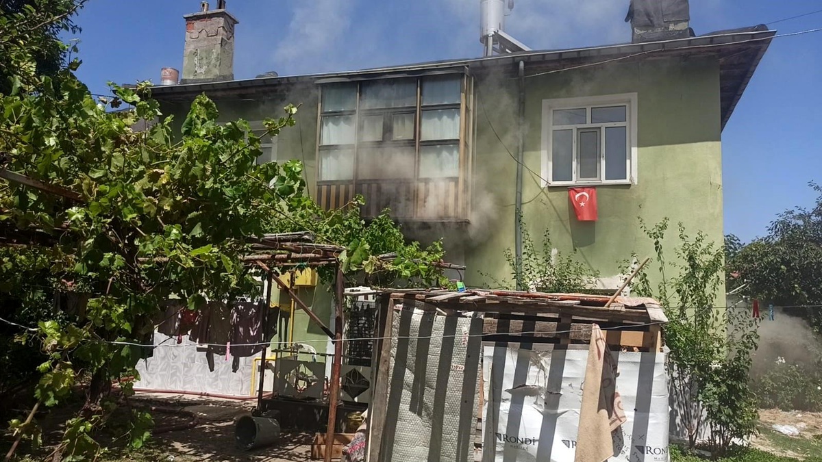 Seydişehir\'de Yangın: 5 Çocuk Kurtarıldı