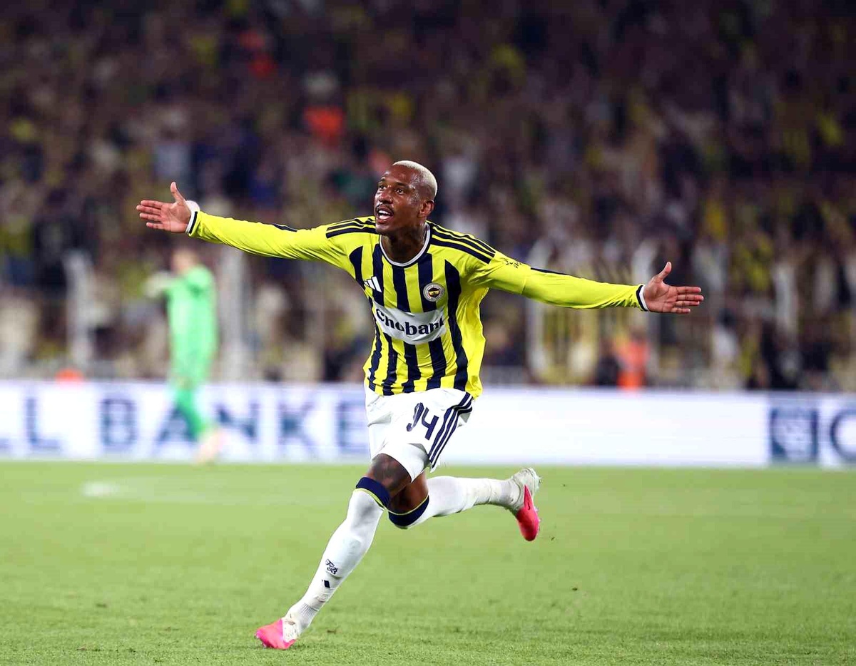 Talisca Fenerbahçe\'ye Golle Başladı